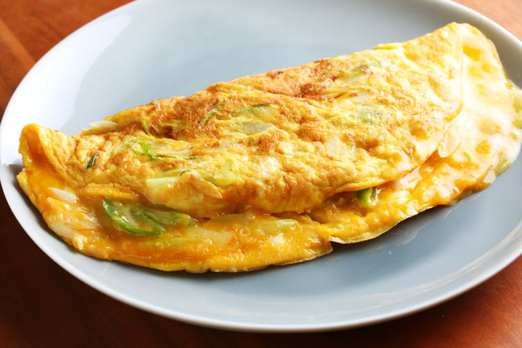 旬の素材でシンプル&美味なおつまみを 「長ねぎのチーズオムレツ」