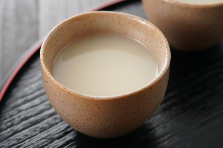 「どぶろく」は日本酒じゃない!? 「どぶろく」とは何か【日本酒用語集】