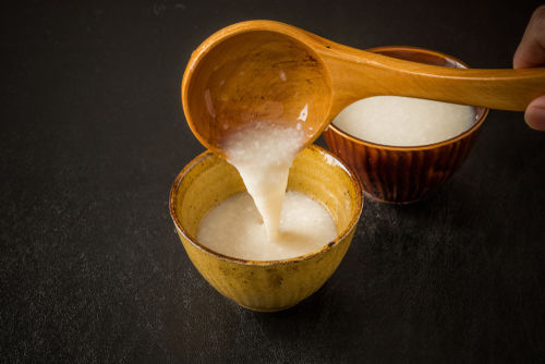 「どぶろく」は税制上、日本酒でなく「その他醸造酒」に分類される
