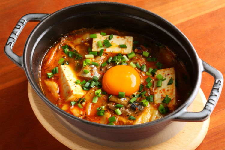 缶詰を味方にして、おいしくカンタンに「サバ味噌缶のお手軽スンドゥブ」