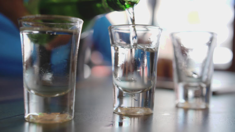 「角打ち」は何と読む? その由来や歴史を知ろう【日本酒用語集】