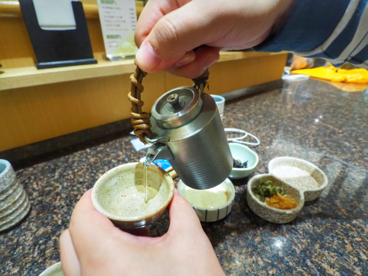 「ちろり」が燗をたのしくする? 「ちろり」のあれこれ教えます【日本酒用語集】