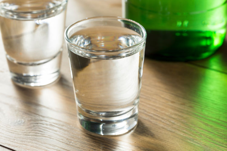 「連続式蒸溜焼酎」とは「甲類」?それとも「乙類」?【焼酎用語集】