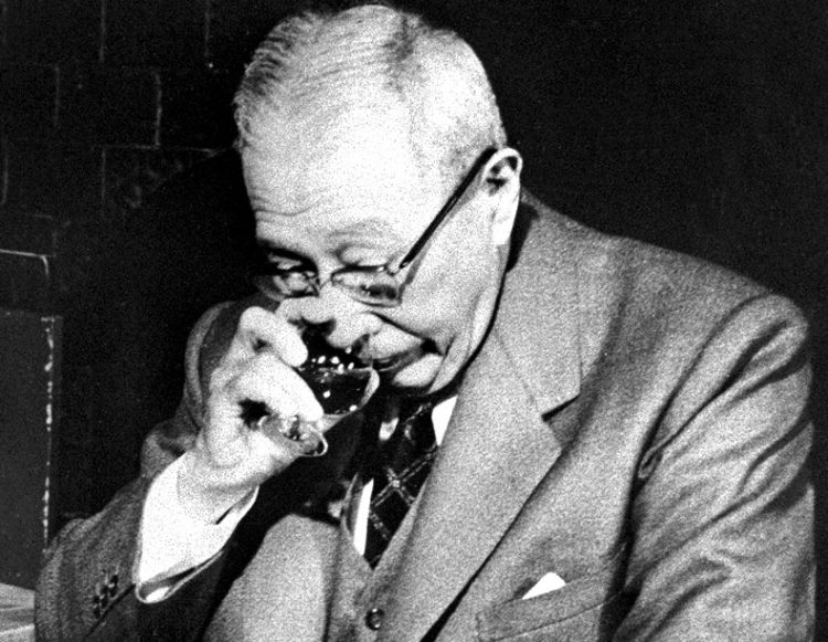 鳥井信治郎氏が日本ウイスキー史に果たした役割とは? 【ウイスキー用語集】