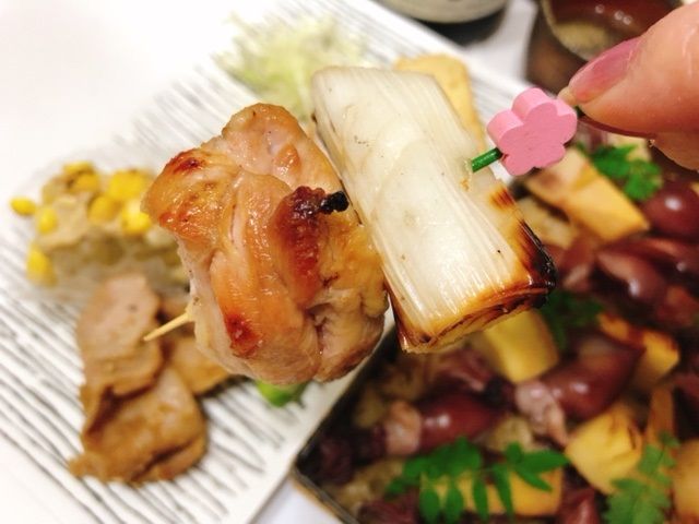 「大山鶏の串焼き」「極上百年の孤独豚の生姜焼き」