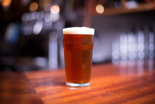 タンブラーに注いで飲むビールの魅力