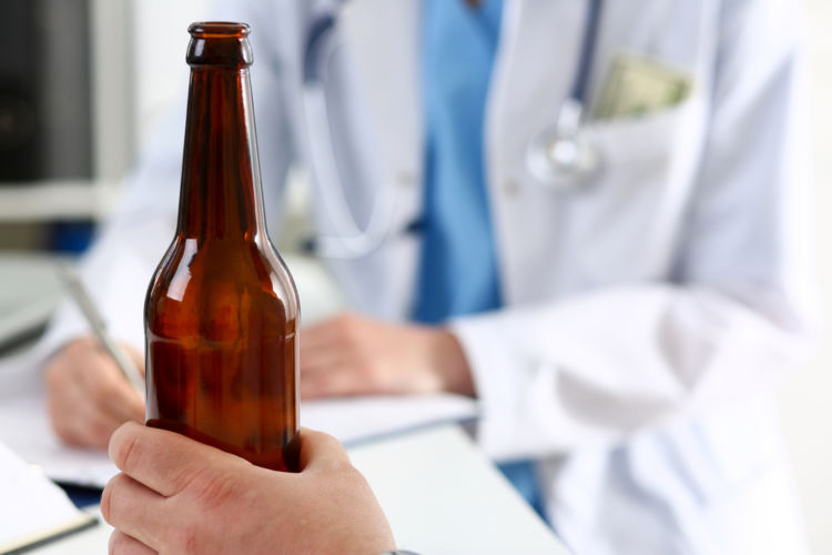 外出自粛の影響で広がる「家飲み」には、思わぬ不安も