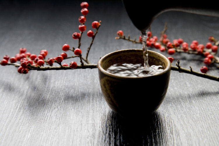 焼酎はすぐに飲みきらなくてもよい? 開封後の保存方法や余った焼酎の使い道を考える