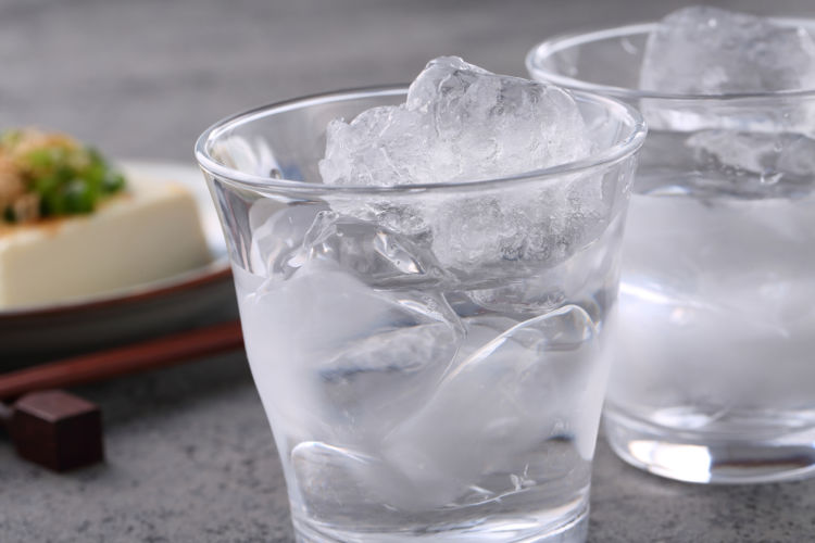 乙類焼酎の魅力は無限大! たのしみ方とおすすめ銘柄をチェック