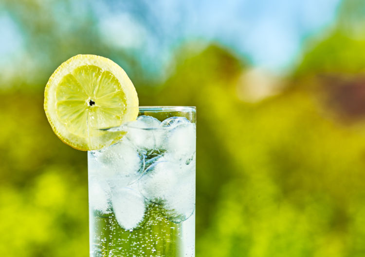 チューハイってどんなお酒? その魅力とおいしい飲み方を紹介