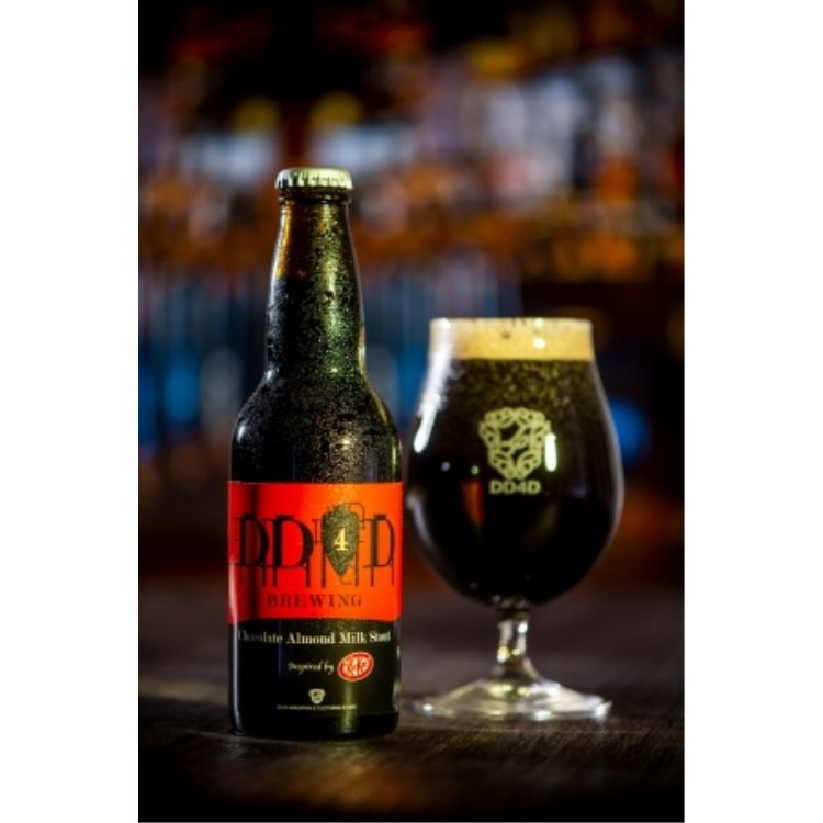 オリジナルクラフトビール「Chocolate Almond Milk Stout Inspired by KITKAT」も登場!