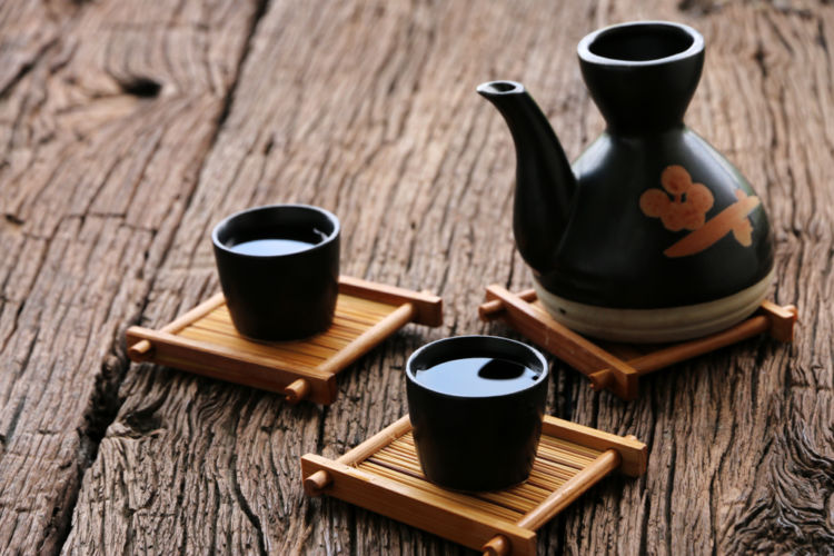 清酒と焼酎の違いとは? 原料から製法、たのしみ方まで徹底比較