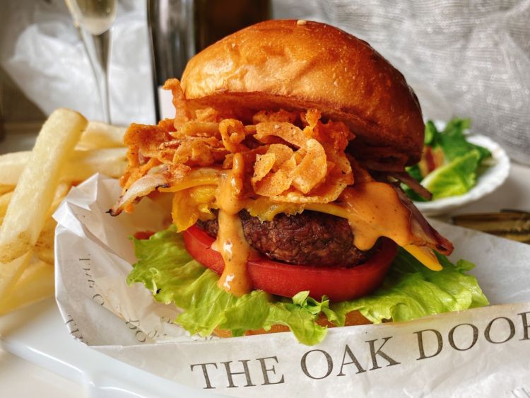 お目当ては「オークドア」ハンバーガー! オープン当初から大人気です