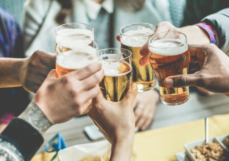 「ビール」と「発泡酒」はどう違う? 定義や味わいの違いを解説