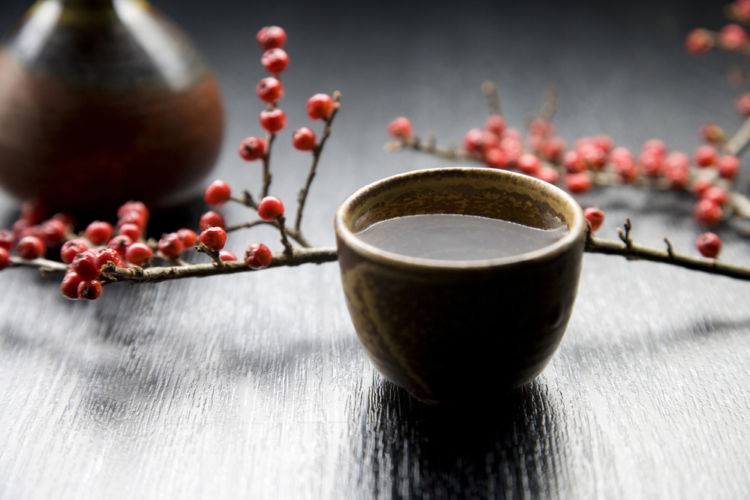 おちょこ(お猪口)の種類や魅力、粋な注ぎ方を知って日本酒を味わいつくそう