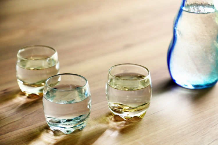 トマト、レタス、牛乳、わさび…意外なものが原料に! 「変わり種焼酎」について知ろう