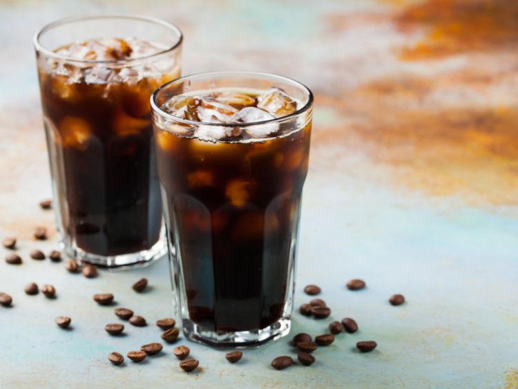 「焼酎のコーヒー割り」ってどんなもの? その特徴やおいしい飲み方を解説