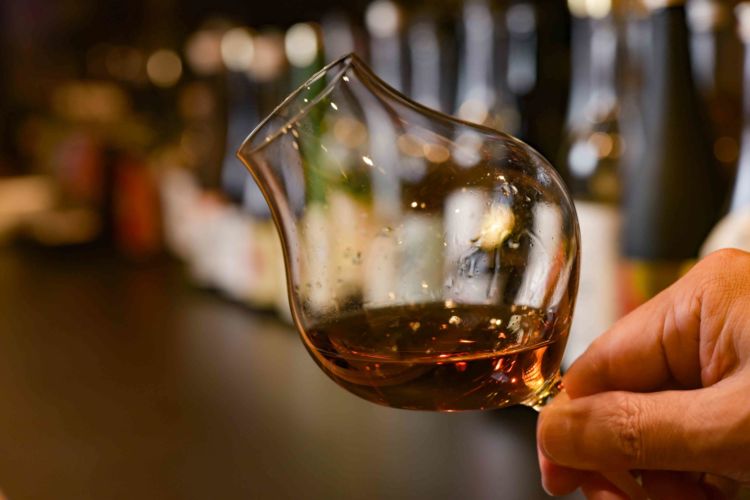 長期熟成させた日本酒って、どんな味? 料理との相性は? 古酒の魅力を学ぶ@東京都・銀座『酒茶論』