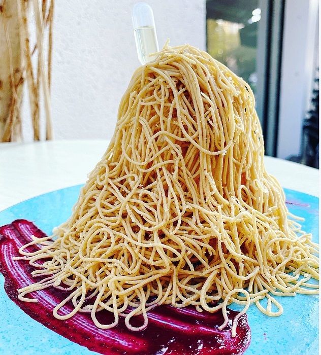 フランス産カシスリキュールと奄美徳之島産のラム酒がお味のポイント