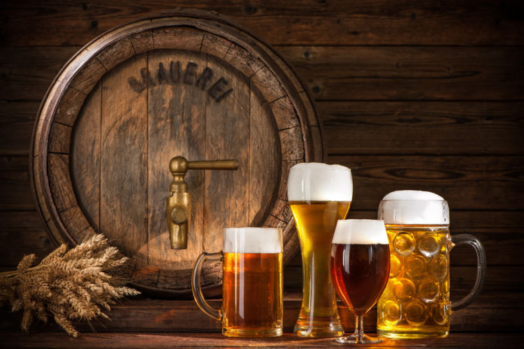 ビールはグラスで飲むとおいしくなるって本当?