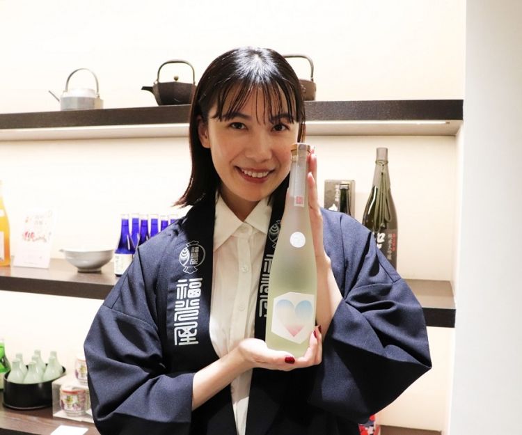 きき酒師の資格を持つ女優の村川絵梨さんが日本酒初プロデュース。“えりごのみ”した純米大吟醸を発売