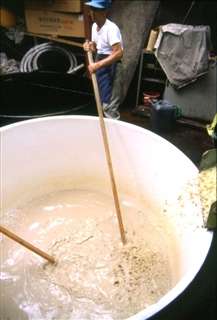 水割りを飲むなら水にもこだわりたい、その理由