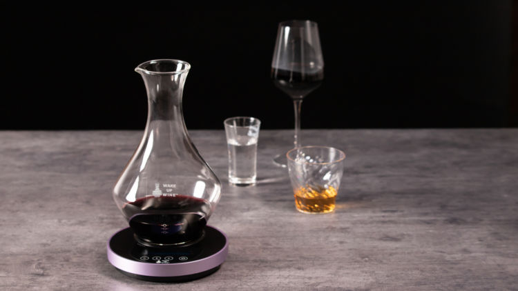 3分でプロの味! “魔法のデキャンタ「WAKE UP WINE PRO」”の一般販売開始