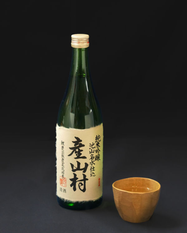「産山村」は「鯉農法」で作る無農薬米を使った純米吟醸