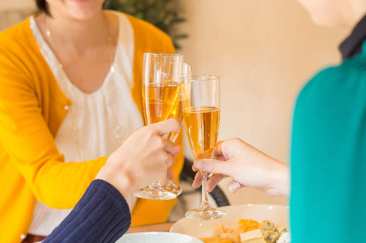 いつもよりゴージャスな乾杯を!ちょっと贅沢な1本からお得なセットまで、 おすすめスパークリングワイン