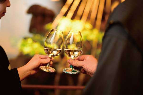 ワインと日本酒、どちらにも相応しい「ワイン&酒グラス」。