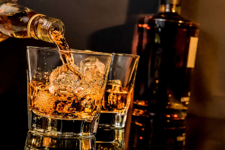 飲み方次第で初心者も飲みやすい! バーボン入門編
