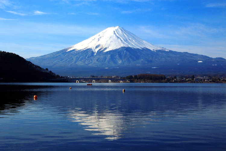 富士御殿場蒸溜所の名品ウイスキー「富士山麓」の香りと味を楽しむ