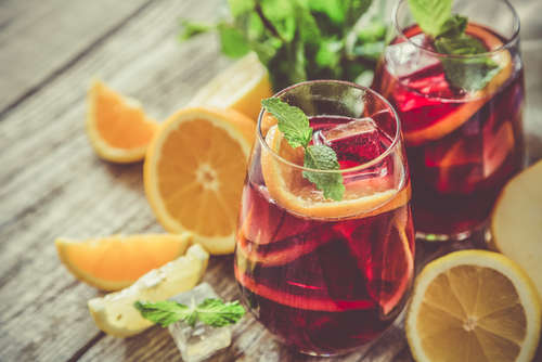 果物いっぱい! フルーツワインを飲んでみよう!
