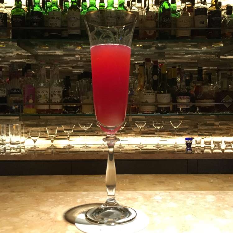 「女性の果実」で作る、華やかで美しいシャンパンカクテル