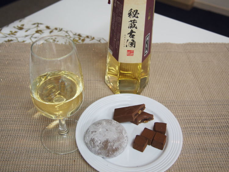 協議の結果、「古酒」に合うのは 「生チョコ」と「ブランデー入りオレンジチョコ」と「チョコ生クリーム大福※」に決定!