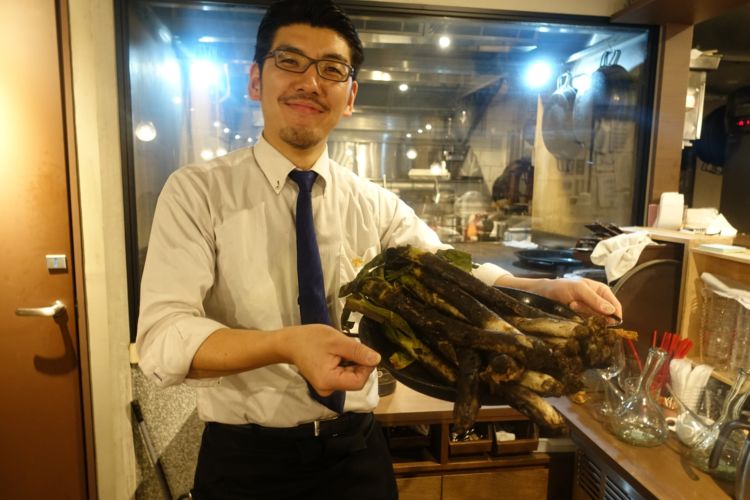 焼き上がってテーブルへ。一人当たり2本あります。