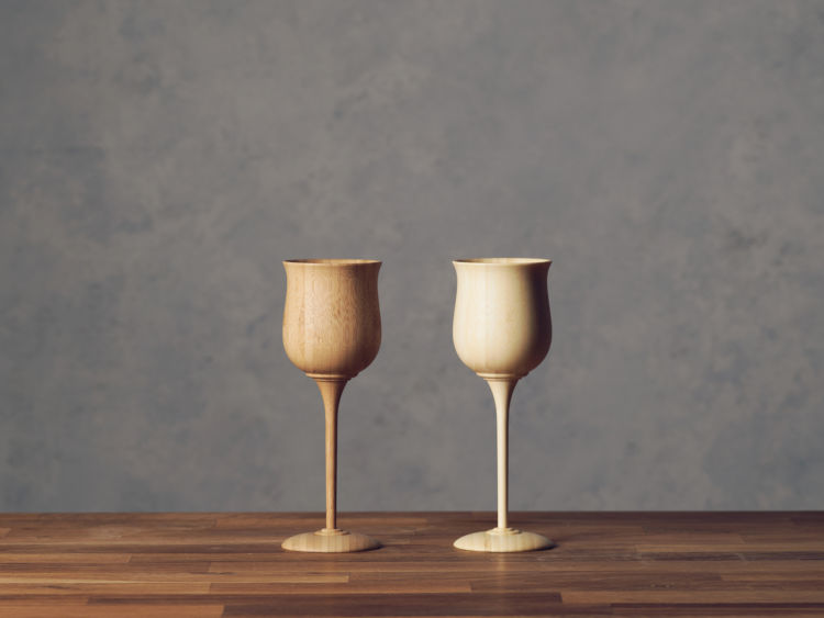 温もりに癒やされる、天然素材の珍しい手作りグラス 「wine vessel」