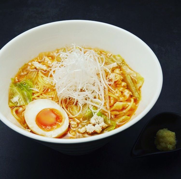 ミシュラン料理人が監修! 「海老麺総本家 JIMOTOYA 麻布十番店」