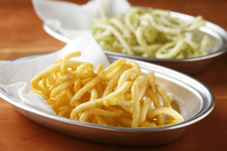 意外なおいしさを発見! 「うどんスナック」