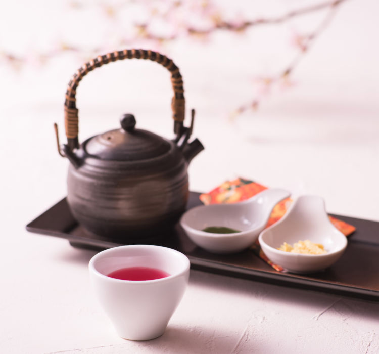 桜のお酒を使った和カクテル 「SAKURA 浪漫」で、ほろ酔い気分