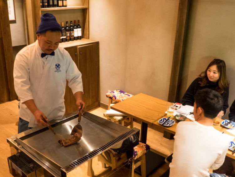 屋台のような臨場感! 鉄板焼革命を掲げる 「鉄板焼と酒 ささや」