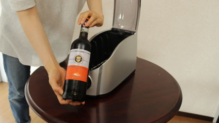 缶ビールのほか、ボトルワインやペットボトルも