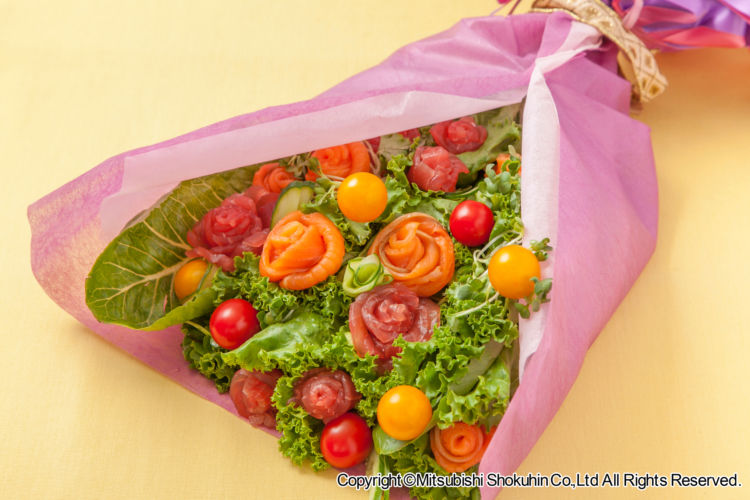 母の日の贈り物にひと工夫! おいしくて美しい「花束ブーケサラダ」