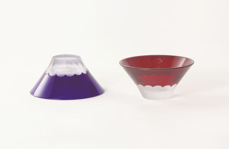 上品な桐箱に入った、美しい青富士と赤富士