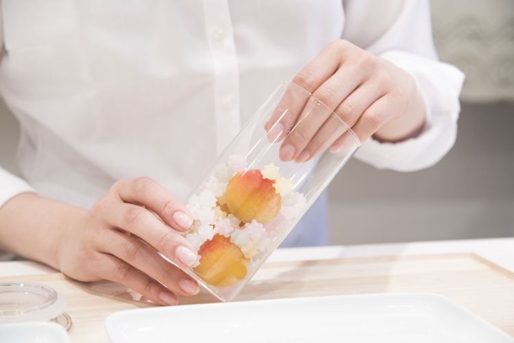 梅体験専門店「蝶矢」では、厳選された梅、砂糖、お酒の中から好みの素材を選んで、S(1杯分)・M(3杯分)・L(6杯分)の蝶矢梅キットで自分だけの梅酒や梅シロップを作ることができます。