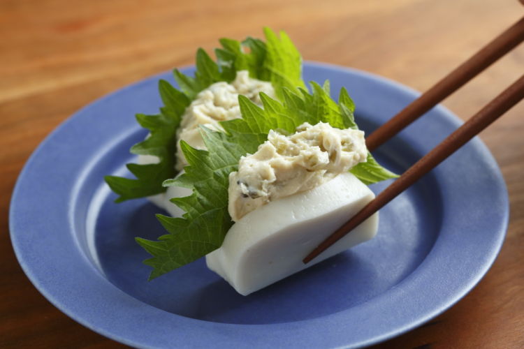 火を使わない、お手軽おつまみ「かまぼこのわさびチーズサンド」