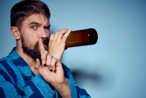 ビールは入浴前だけでなく、入浴後や二日酔いの朝も避けたいもの