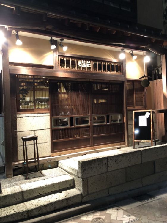千代田線赤坂駅1番出口より徒歩1分と好アクセス