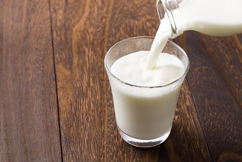「牛乳を飲んでおくと悪酔いしない」は本当?