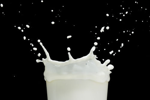 牛乳とビールで「ブラック&ホワイト」というカクテルに